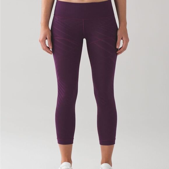 Lululemon Hot Like Agni Crop (23")Darkest Magenta - Picture 1 of 9